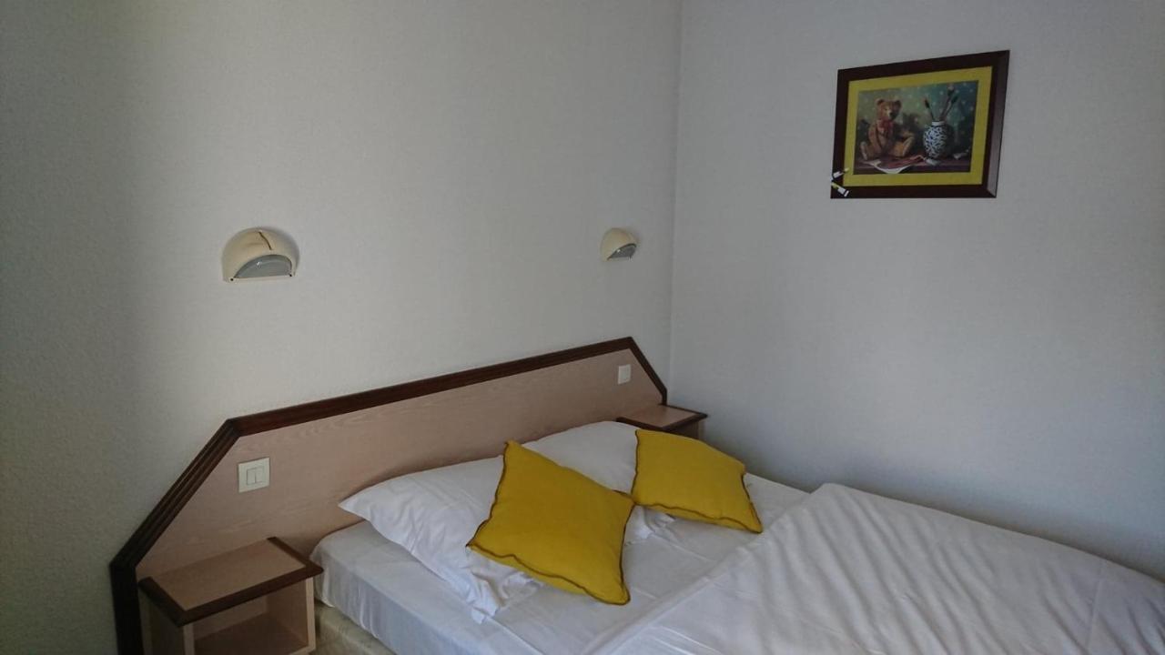 Hotel Les Deux Porches Verrieres  Zewnętrze zdjęcie